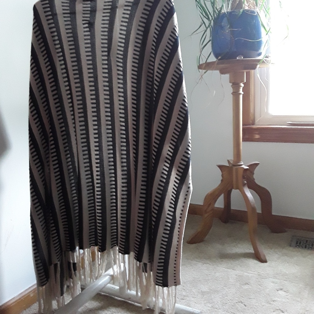 Aztec Pattern Shawl - image 2